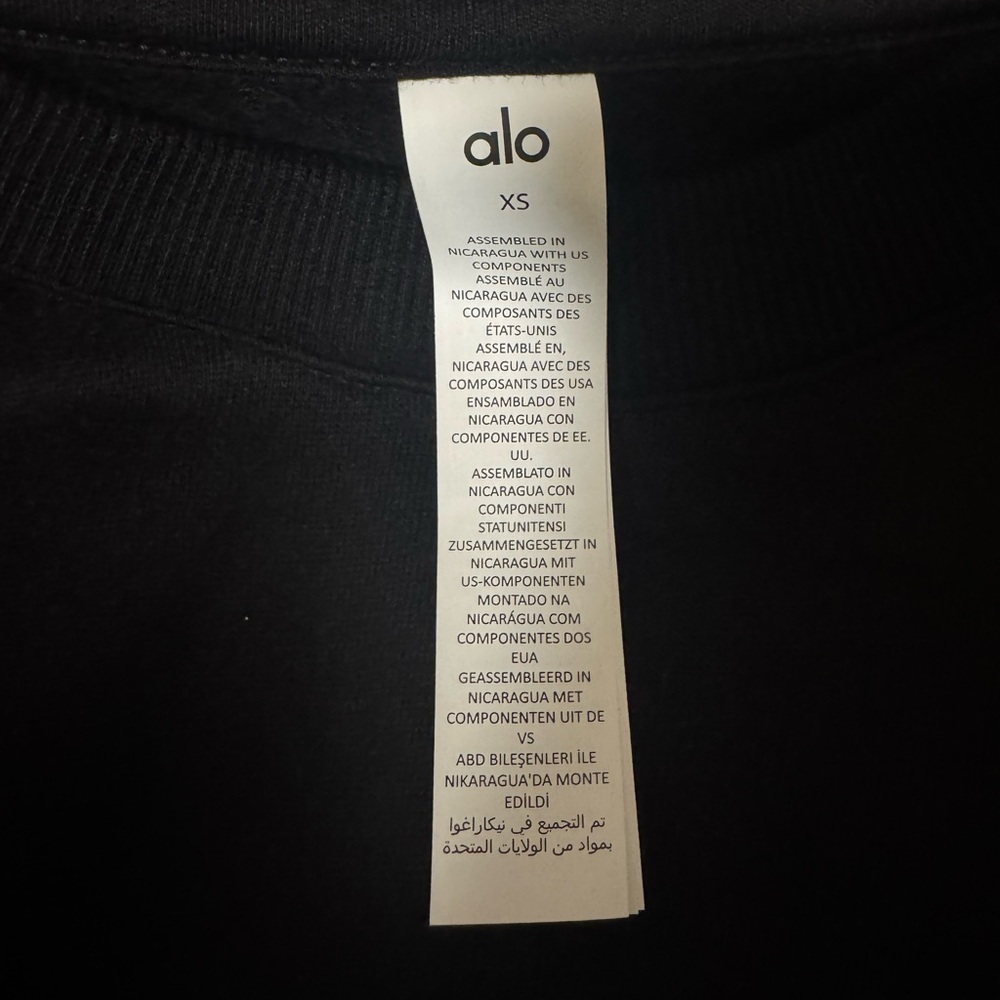 ALO Yoga Black Crewneck Sweatshirt with Subtle Logo - Picture 4 of 4